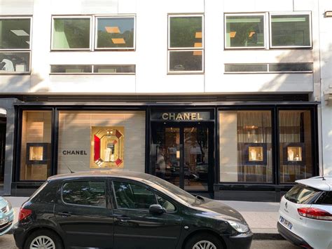 chanel avenue montaigne hours|Chanel paris 75008.